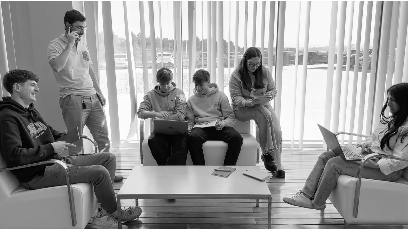 Equipo de Alcanalytics planificando el embudo de conversión en Social Ads